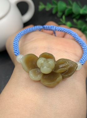 天然和田玉糖玉荷花手牌俏色且末糖莲花手链手工编织玉莲花送证书