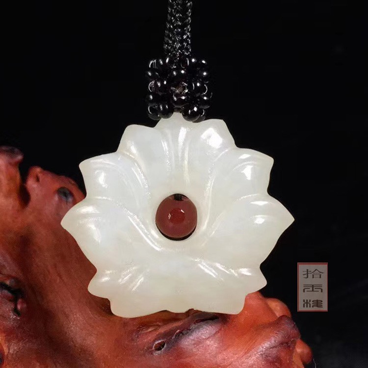 天然新疆和田玉莲花吊坠且末料宝相花荷花挂件项链毛衣链送证书