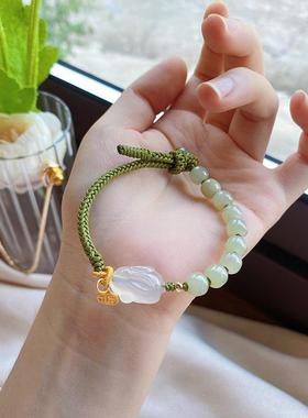 天然新疆和田玉兔子手链