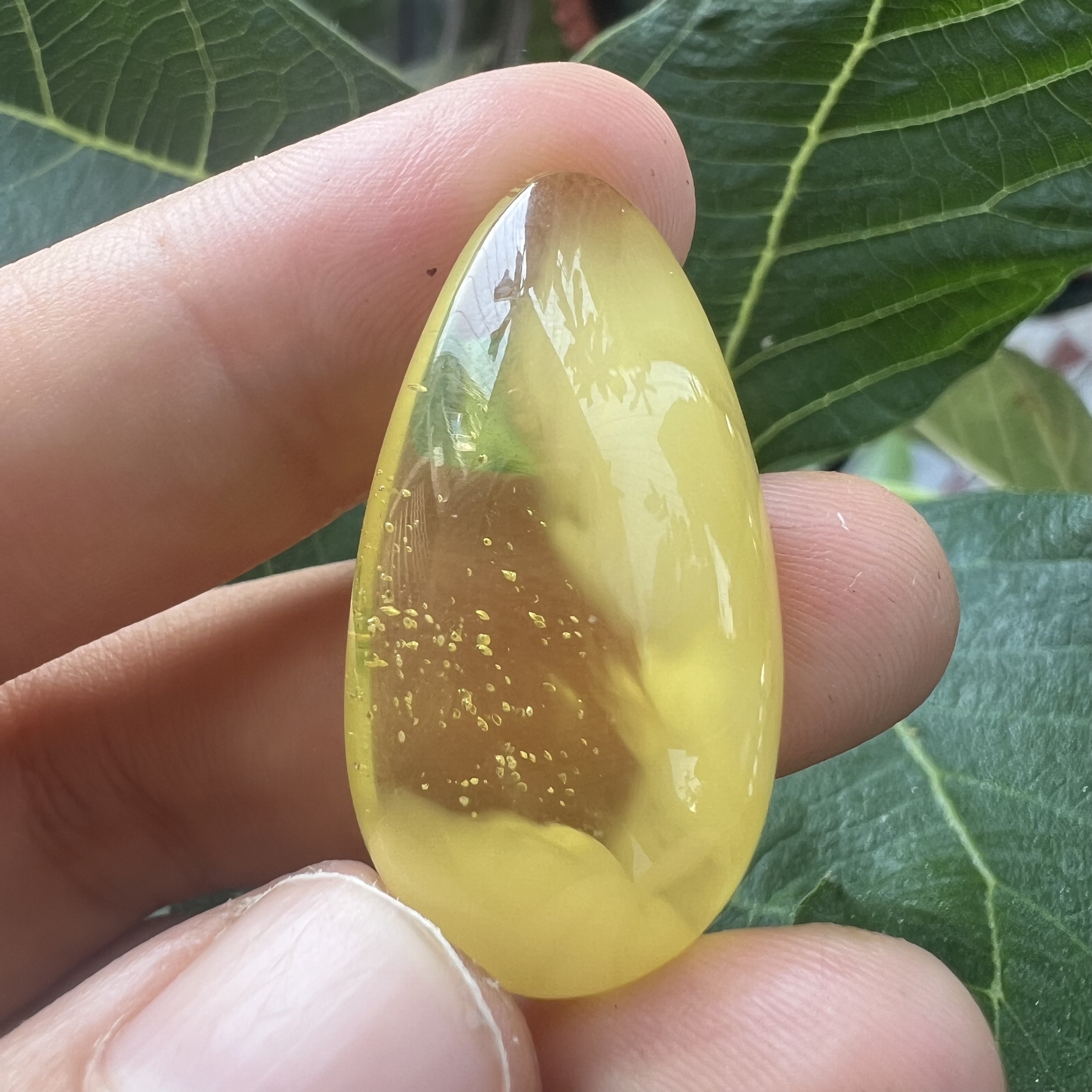 好有意境的水滴，内部如云絮漫卷散落点点金沙 天然琥珀蜜蜡吊坠