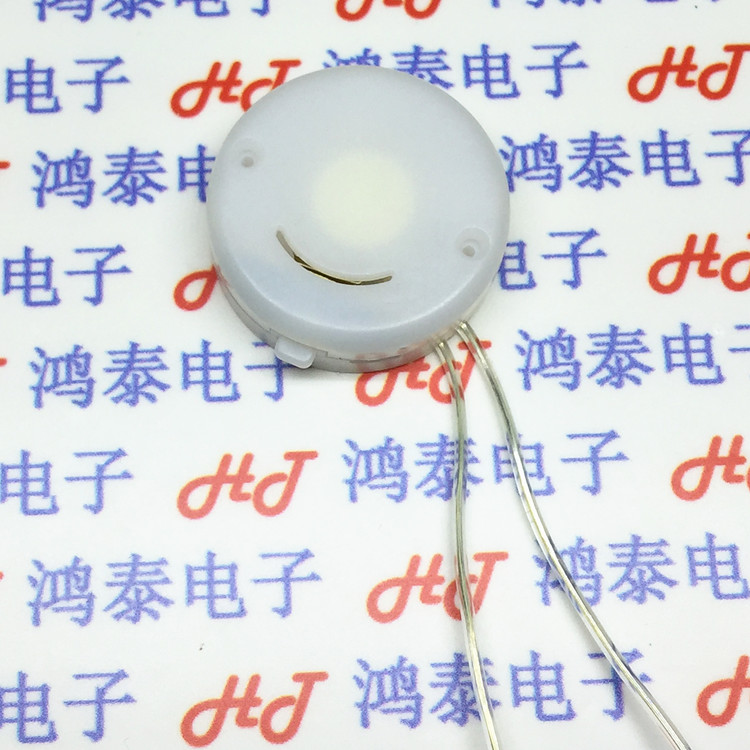 需要装2个CR2032电池=6V 不配带电池哦！需要电池的亲可以在我店里一起拍下