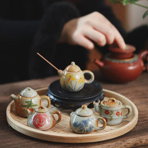 景德镇手绘陶瓷小壶把把壶微景观小摆件奶茶手拉壶茶宠指尖壶茶壶