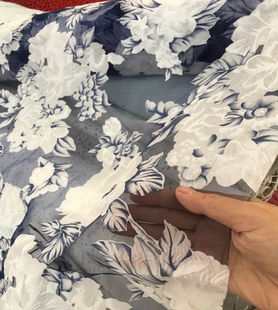 宝蓝色宽幅欧根纱硬纱数码印花玫瑰花色连衣裙春夏衬衫外布料面料