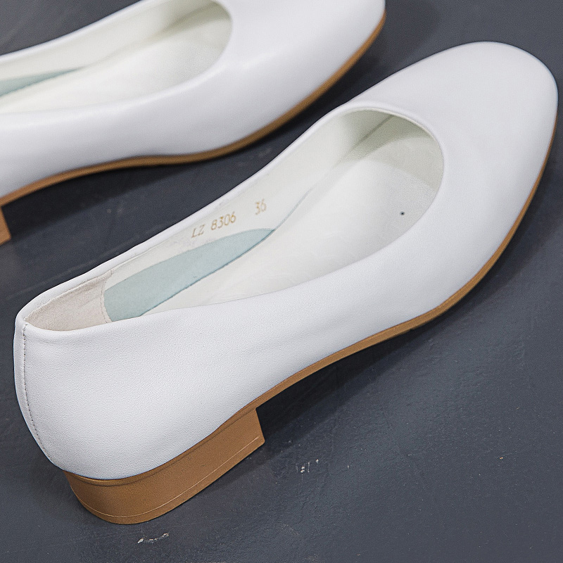 软矮跟白色米色皮鞋美容院工作鞋