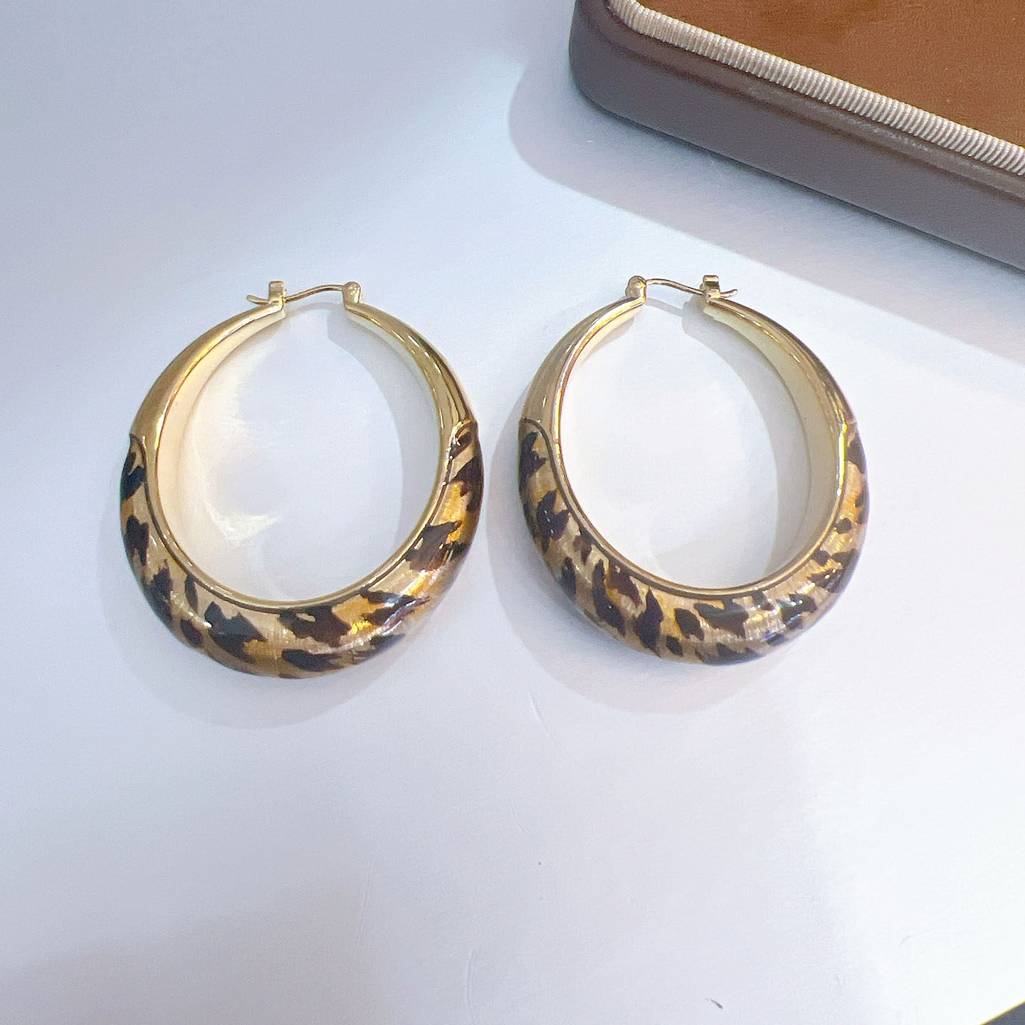 18K金复古豹纹椭圆厚底耳环