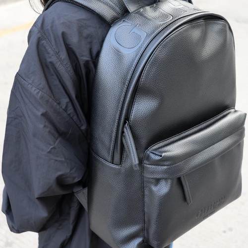 GUESS大学生皮质双肩包