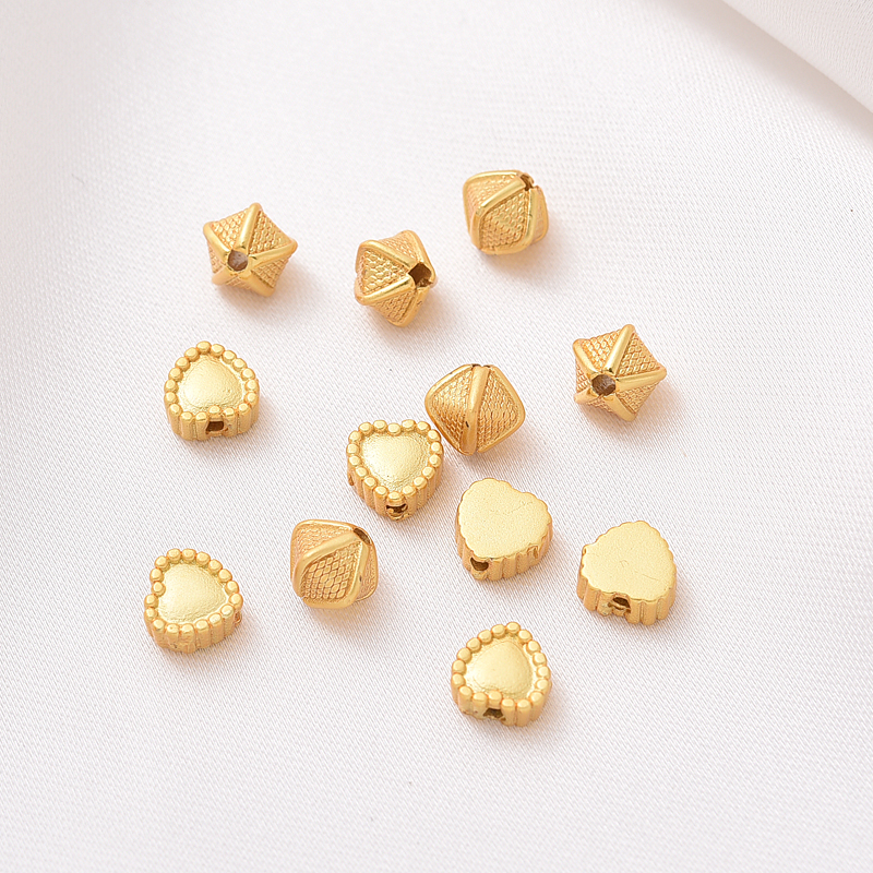 18K哑金保色桃心隔珠散珠