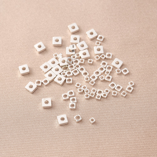 铜镀厚银保色方形小碎银隔珠