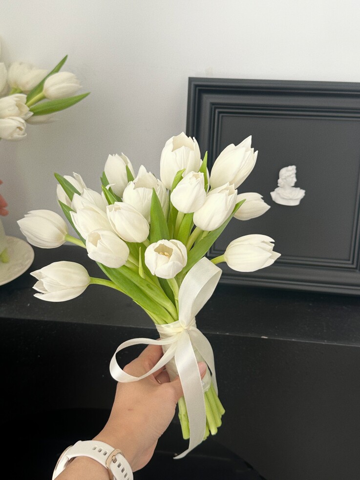 束丘郁金香手捧花领证求婚花束 北京鲜花同城速递生日礼物