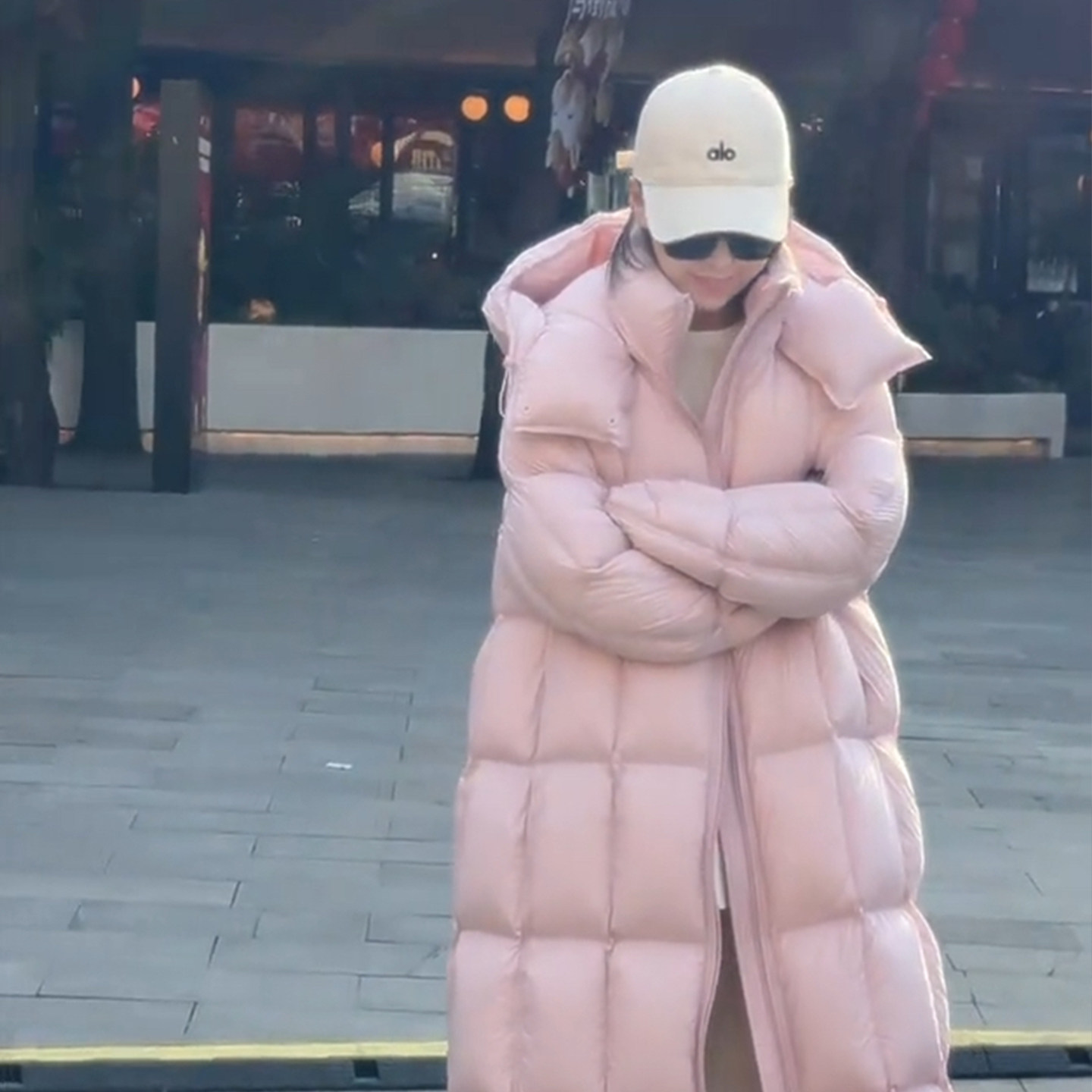 爆款90白鹅绒粉色长款连帽羽绒服女2026年上新加厚保暖显瘦面包服,女装/女士精品,羽绒服,淘宝优惠券,粉丝福利购,淘宝优惠卷