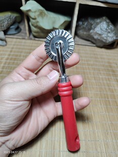 新疆 轮刀 滚轮 宽馓子、花馓子蝴蝶面制作工具 塑料柄波浪纹烘焙