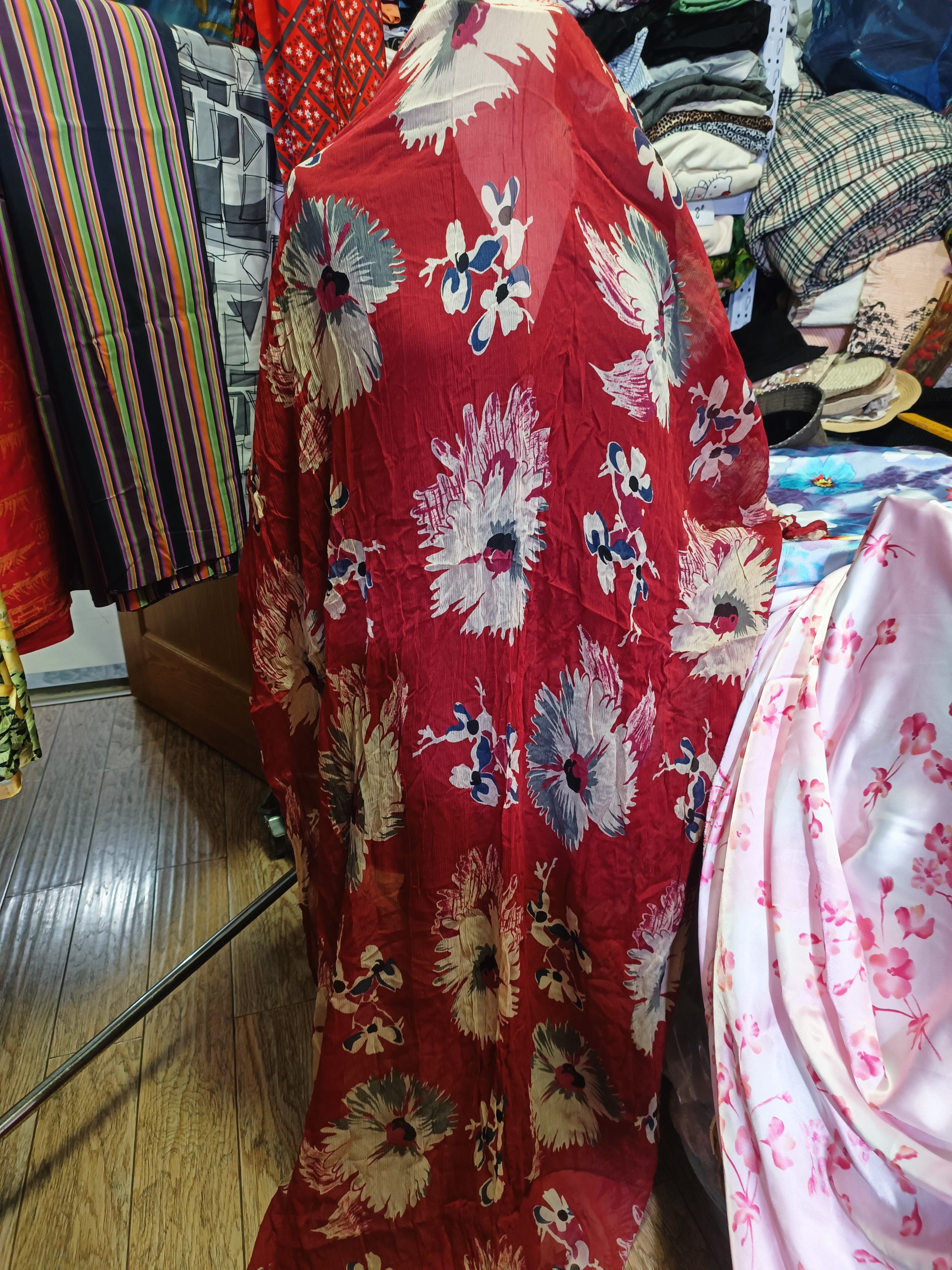 桑蚕丝绸红色底米灰色印花真丝乔其纱丝巾裙制衣服装面布料宽1.2