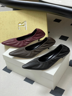 BALLET IN THE WAR2025新款奶奶鞋通勤单鞋尖头羊皮软底低跟单鞋