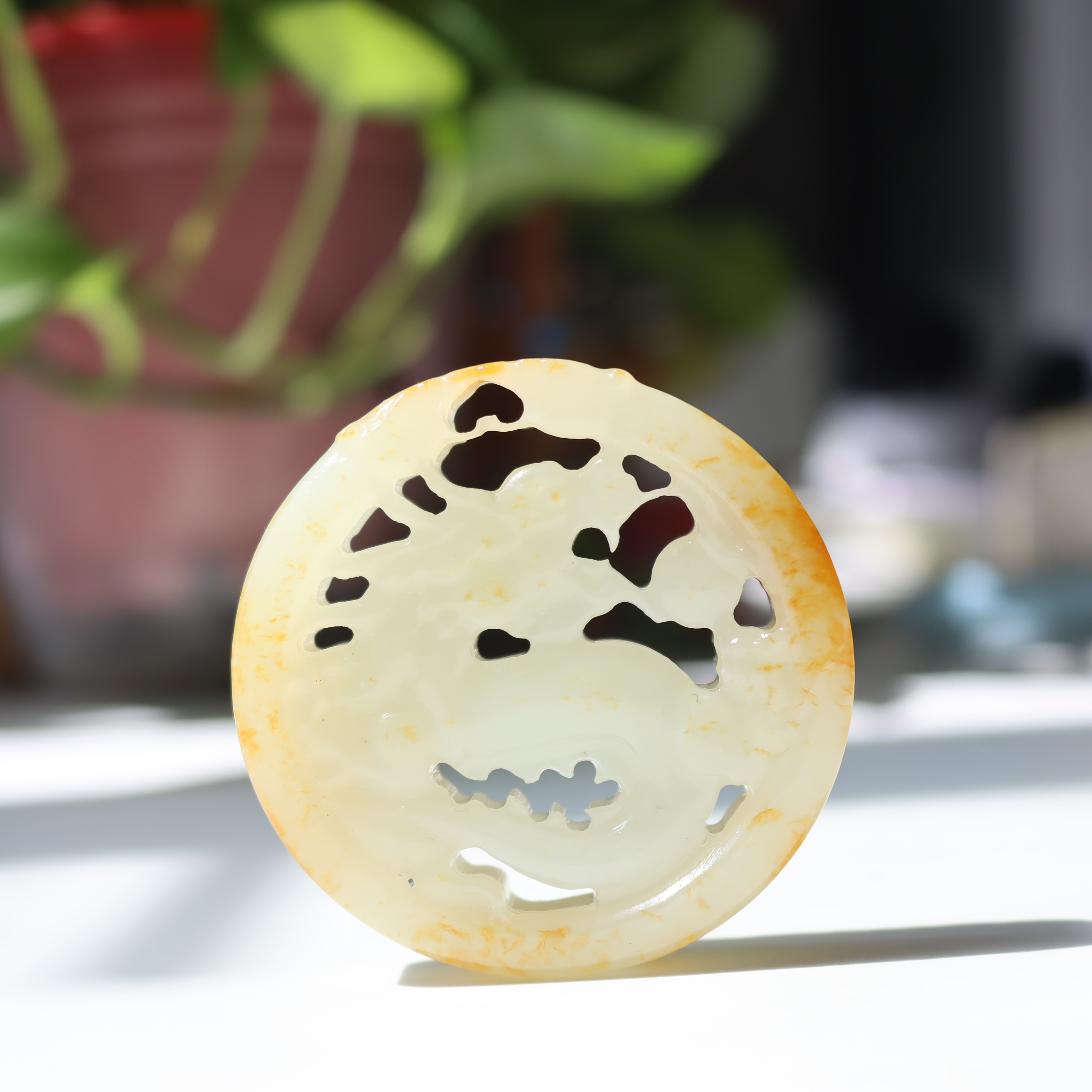 新疆和田玉洒金皮龙吊坠玉佩籽料龙佑一方圆形镂空精雕挂件带证书