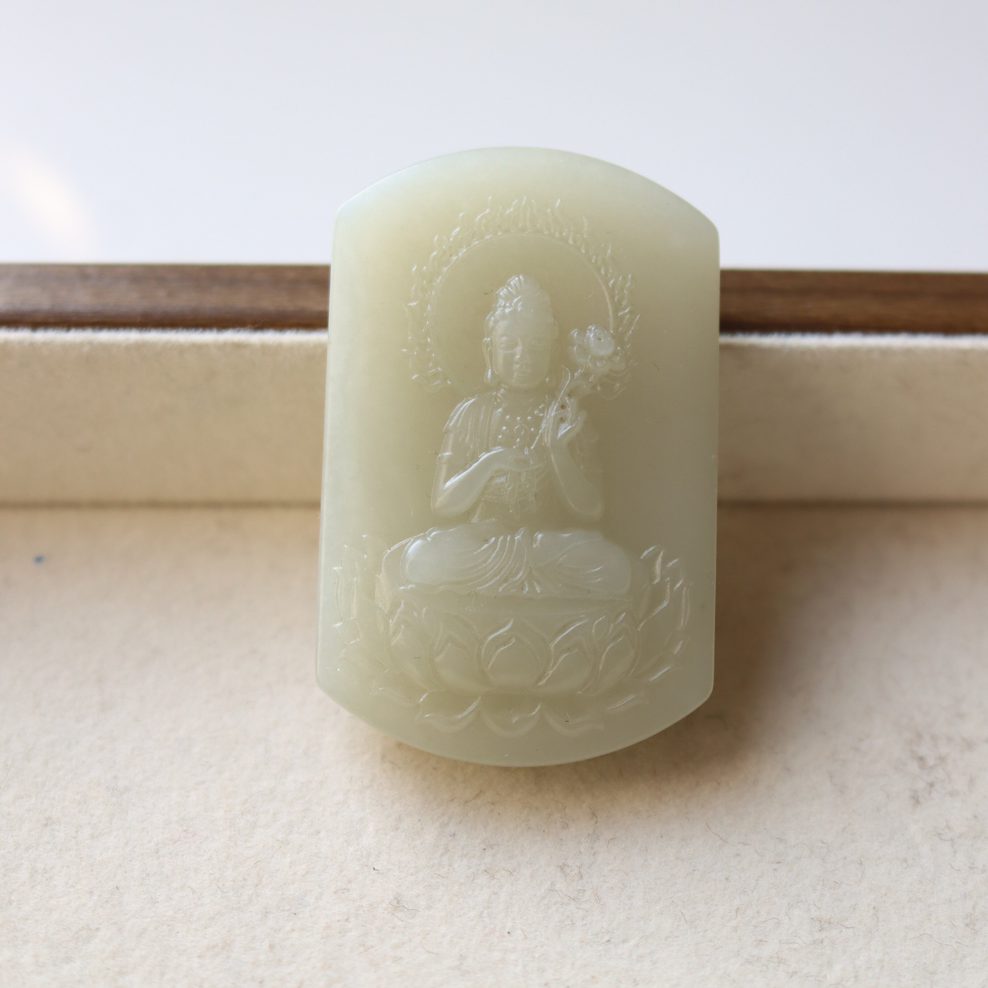 新疆和田玉莲花坐佛方牌吊坠挂件