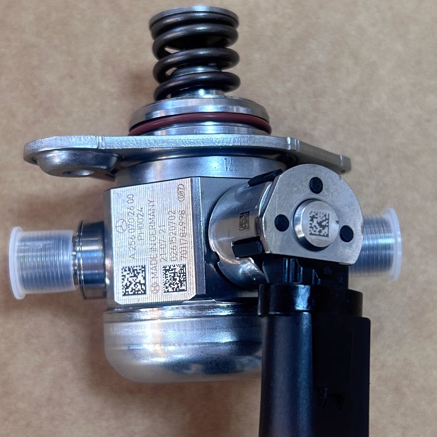 奔驰M256高压油泵W213