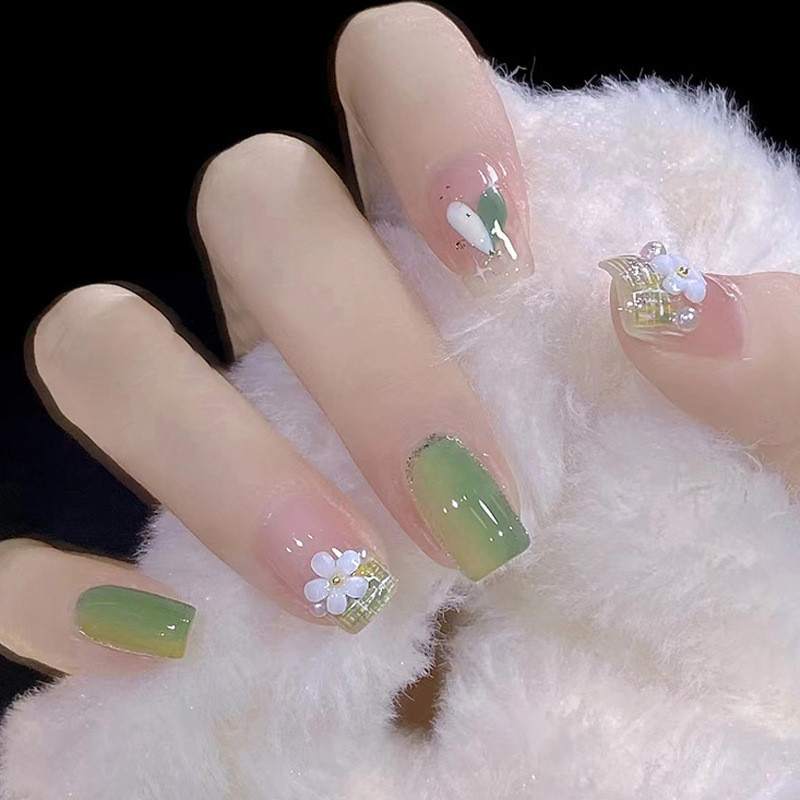 芭蕾风清新绿色渐变美甲爱心浮雕