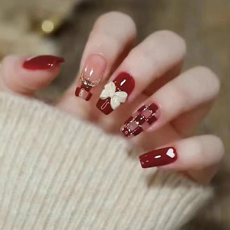 芭蕾风甜酷爱心棋盘格蝴蝶结美甲