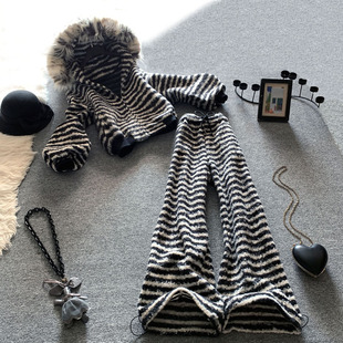 休闲运动条纹套装女冬季慵懒风宽松毛领连帽开衫阔腿裤两件套时尚