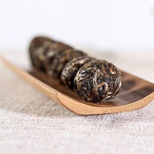 2016年曼松王子山古树生茶龙珠沱 7克/颗