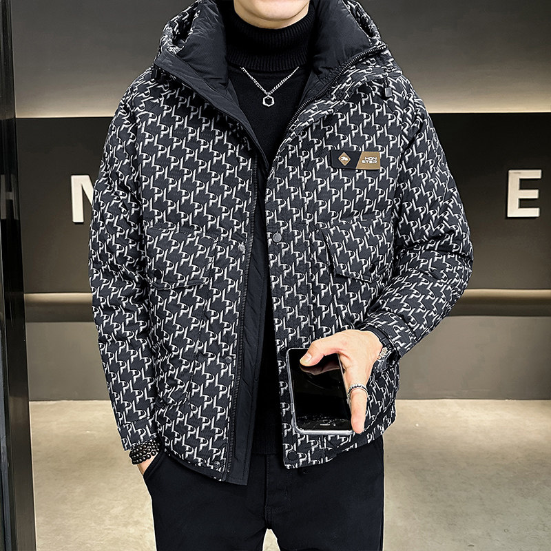 2025年冬男微宽松连帽全身字母印花羽绒服A230-88251-P218(控318),男装羽绒服,电商A230