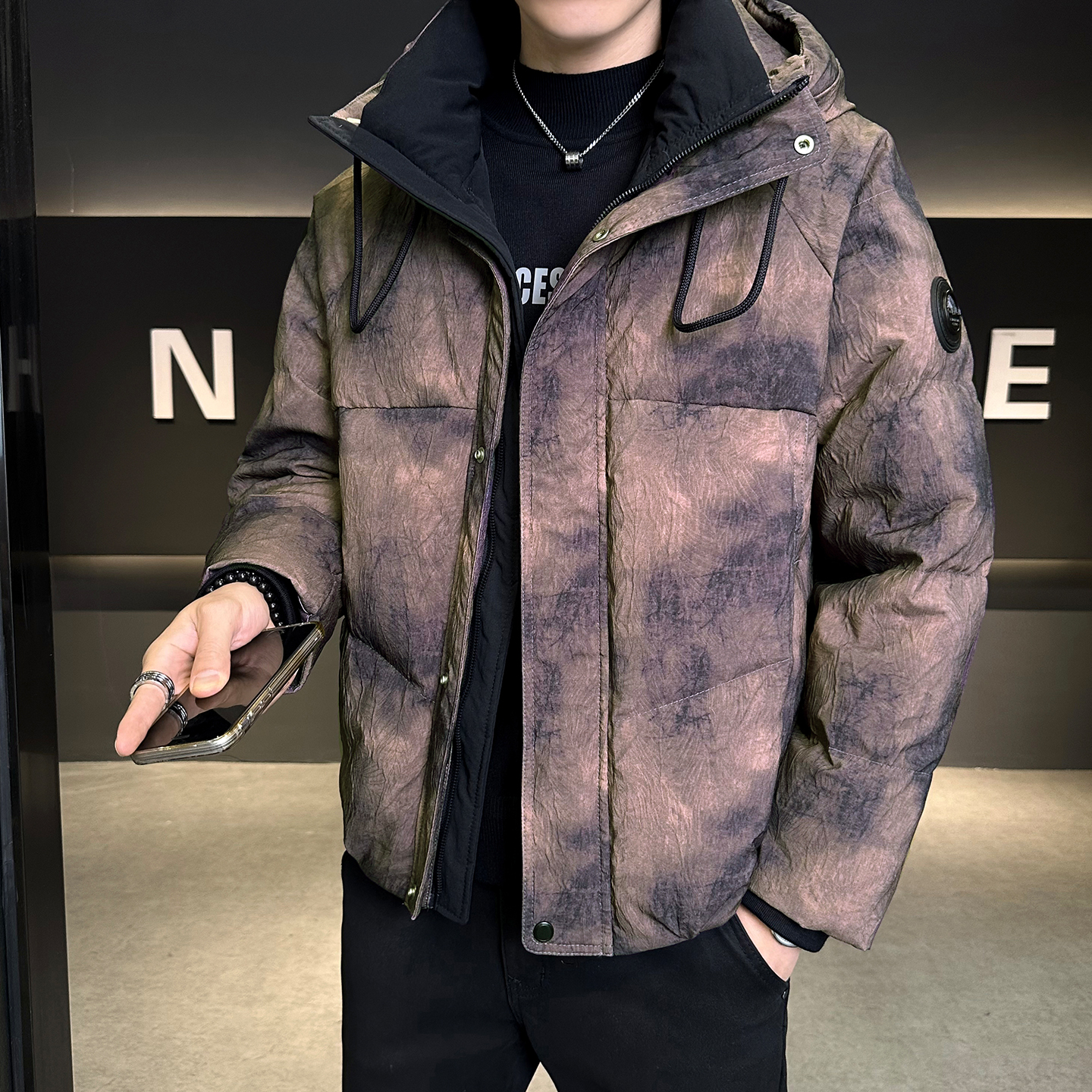 2025冬男微宽松肌理感渐变撞色连帽羽绒服A230-88280-P248(控348)，男装羽绒服，电商A230