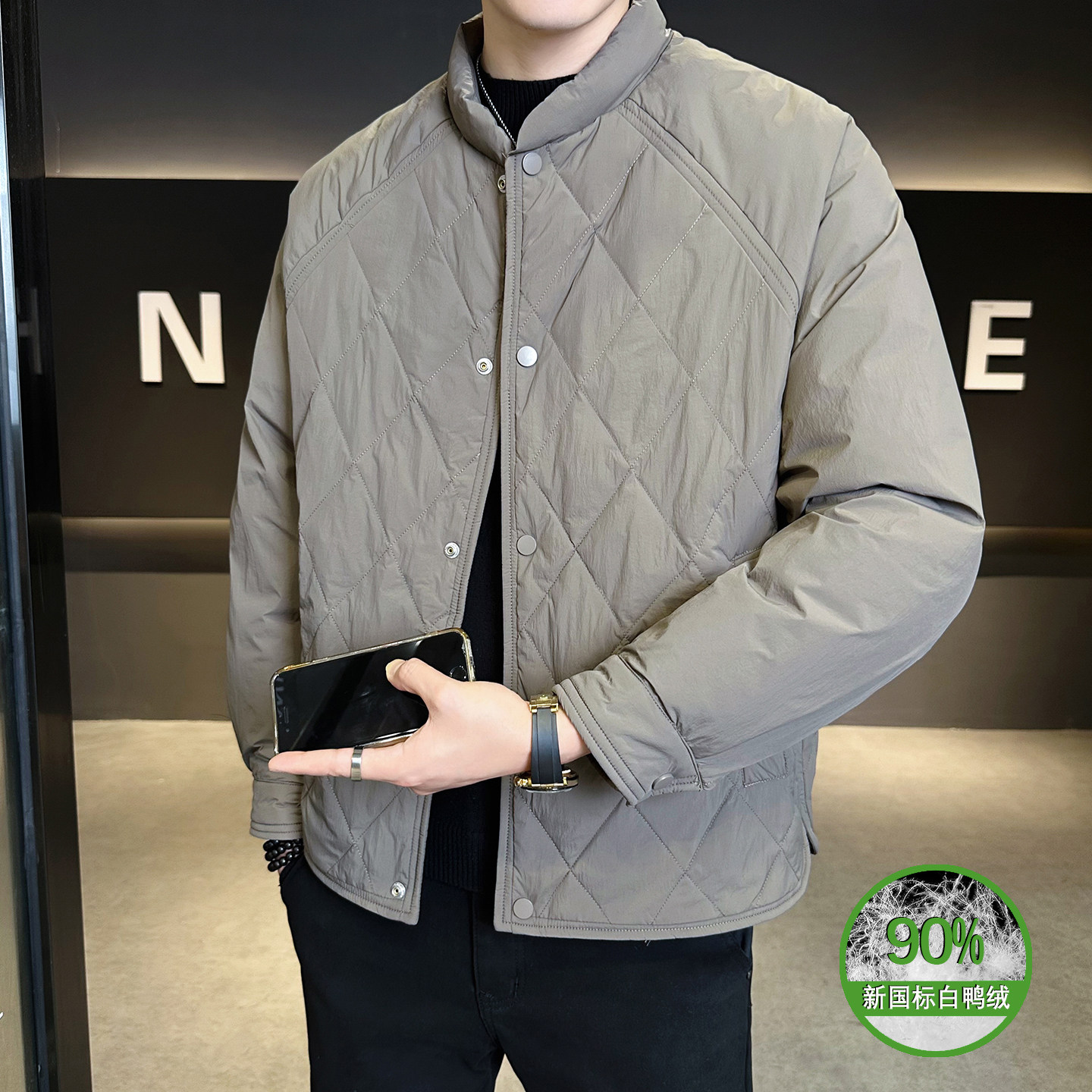 2025冬男宽松圆领菱形格标90轻薄羽绒服A230-8605-P218(控299)，男装羽绒服，电商A230