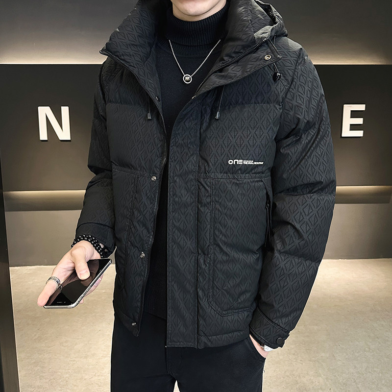 2026秋冬成衣男款连帽印花羽绒服外套A230-1827-P120(控158)，男装羽绒服，电商A230
