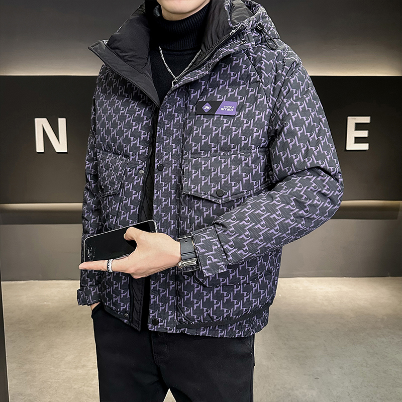 2025年冬男微宽松连帽全身字母印花羽绒服A230-88251-P218(控318)，男装羽绒服，电商A230