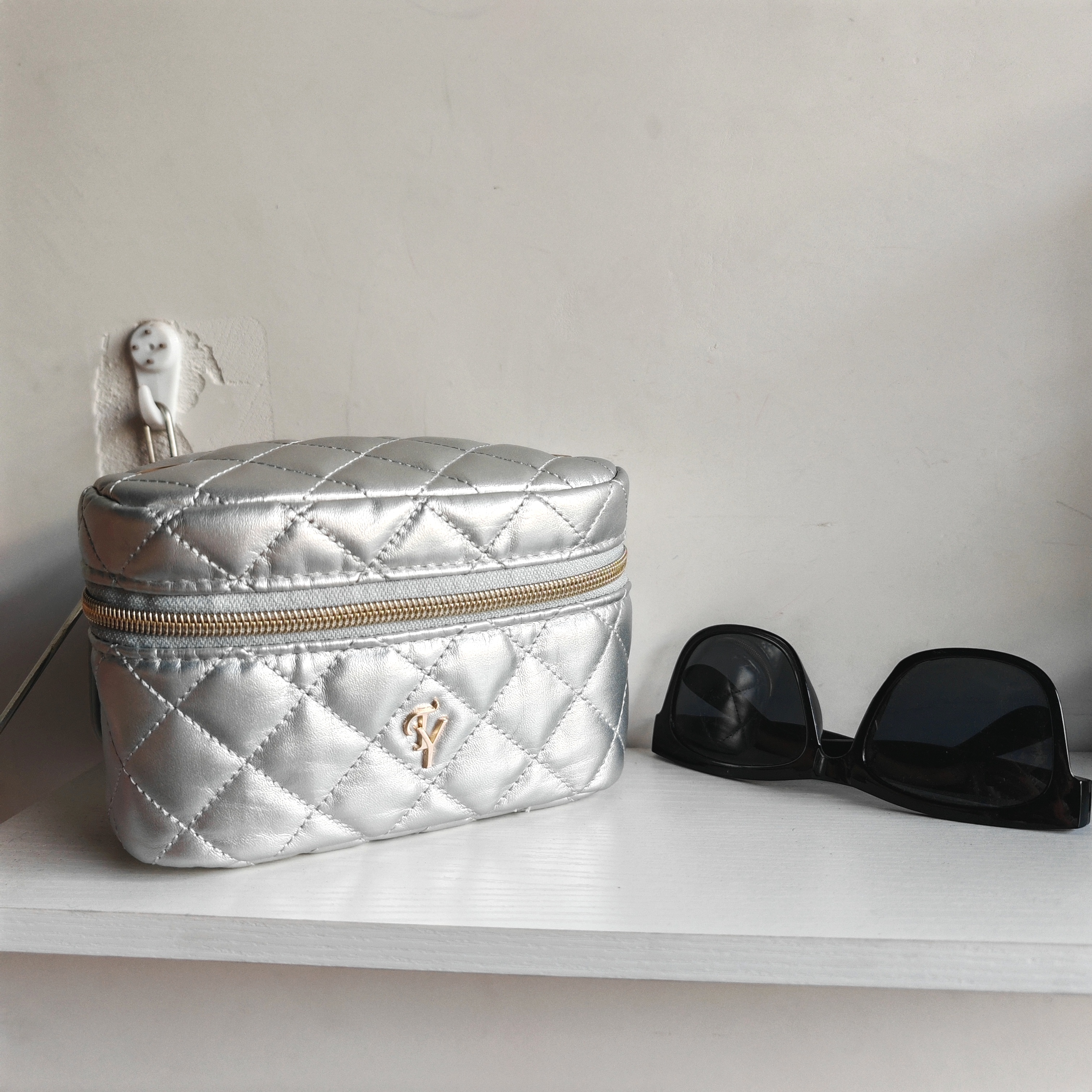 日单JY银色化妆包桌面收纳盒 防水大容量定型整理包 车缝线轻奢风