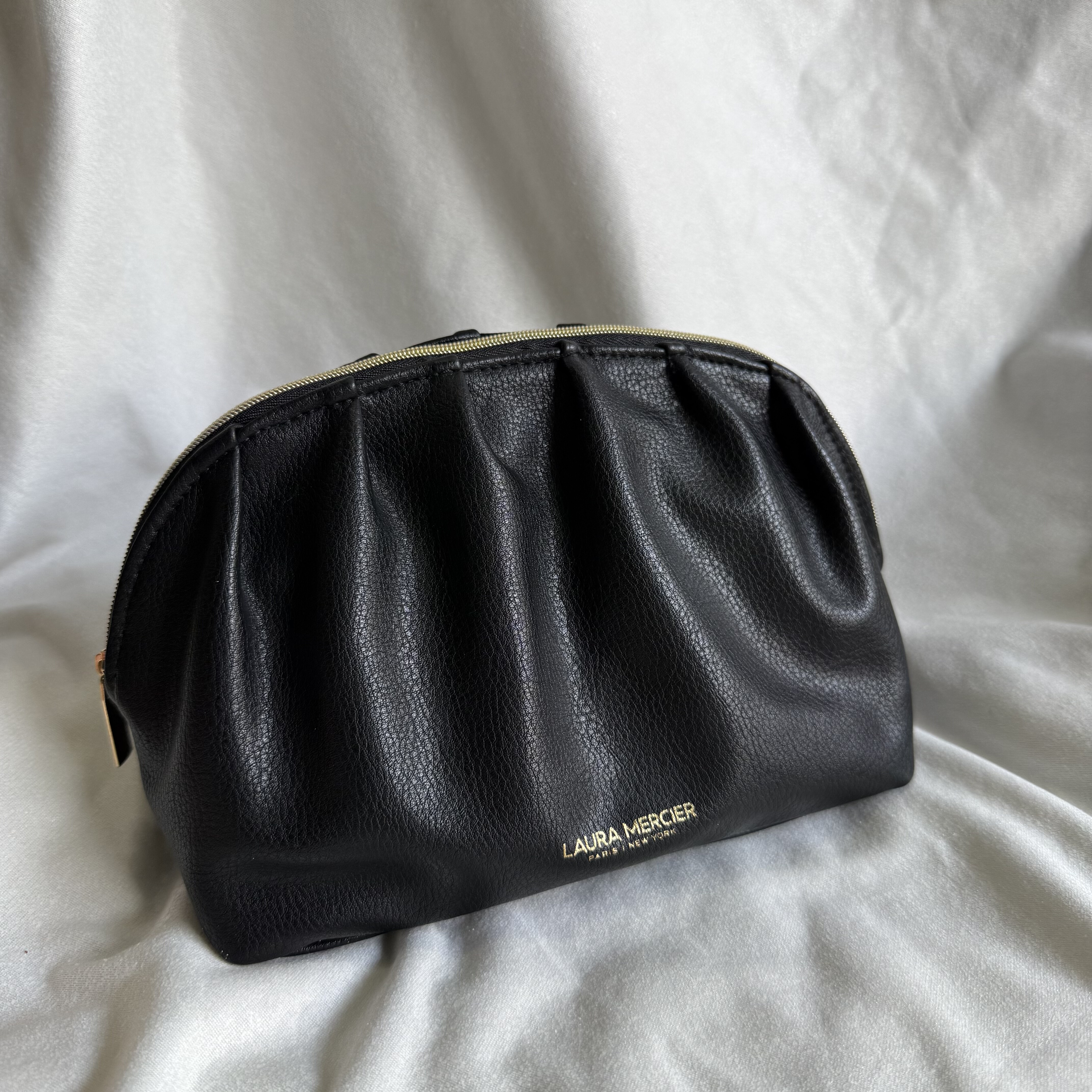 外单品牌黑金轻奢褶皱皮质化妆包 云朵包女士手拿包大容量收纳包,收纳整理,化妆包,淘宝优惠券,粉丝福利购,淘宝优惠卷