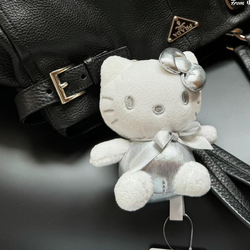 日本代购限定kitty挂件kt猫书包包钥匙扣可爱银色毛绒公仔送礼物