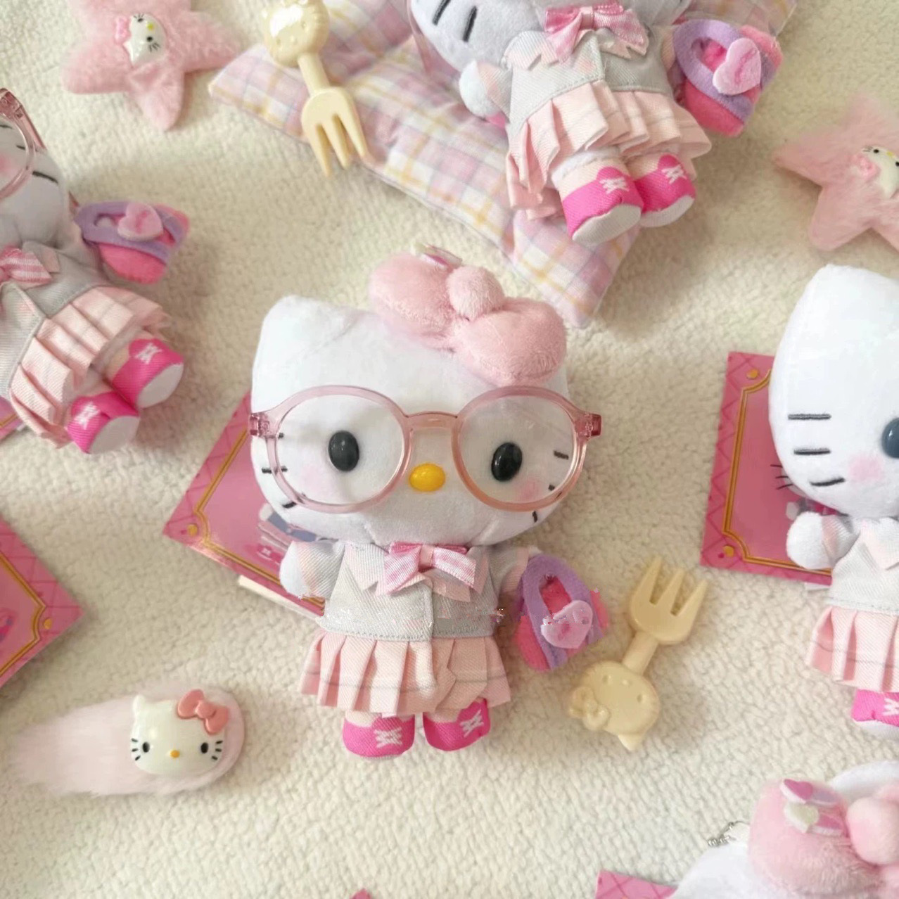 日本代购kitty猫可爱包包挂件女仆毛绒公仔小饰品书包钥匙挂饰潮