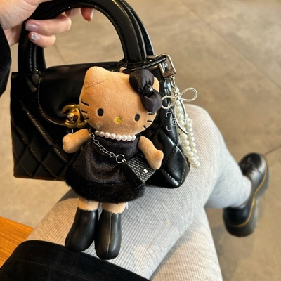 日本代购黑皮长腿小香风kitty猫包包挂件爱心扣豹纹kt猫咪挂饰潮