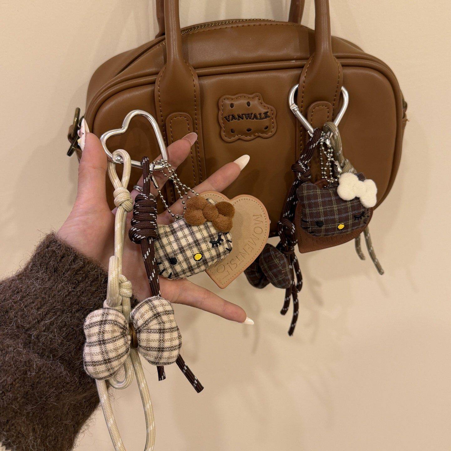 日本代购正版miu系猫咪包包挂件可爱格纹蝴蝶结钥匙扣挂饰编织绳