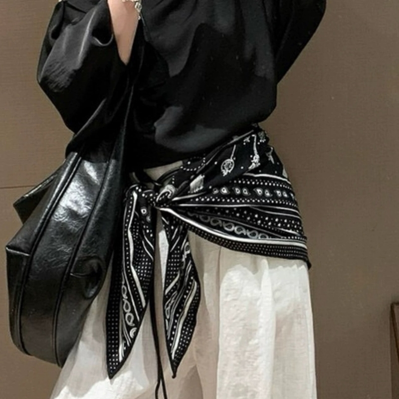 淡人必入！超大方形黑色印花丝巾披肩慵懒风配饰百搭新款方巾系脖