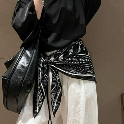 淡人必入！超大方形黑色印花丝巾披肩慵懒风配饰百搭新款方巾系脖