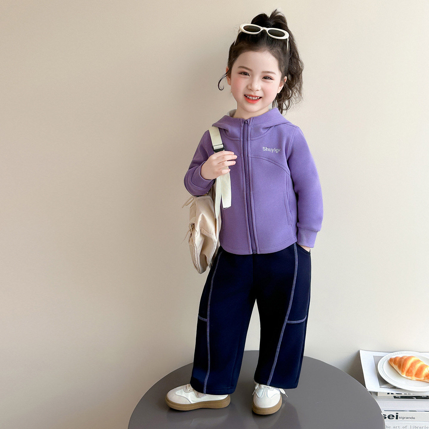 休闲时髦衣服款好看卫衣女宝超连帽女童套装儿童春秋开衫春装2026