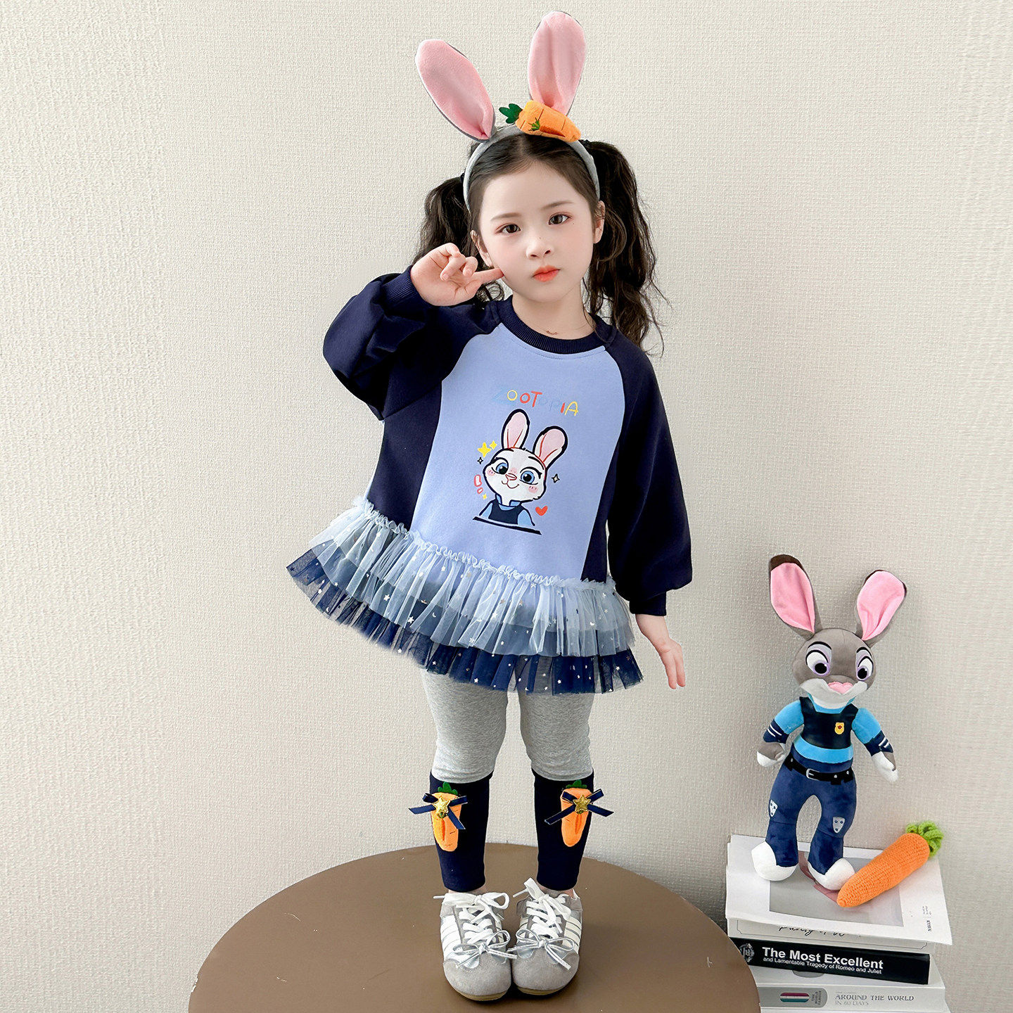 春秋卡通时髦打套装款警官2026卫衣女童休闲春季兔子宝宝底裤纱裙