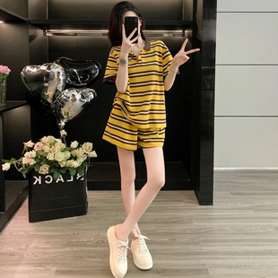 减龄黄色条纹休闲运动套装女夏2025新款爆款洋气短袖短裤两件套潮