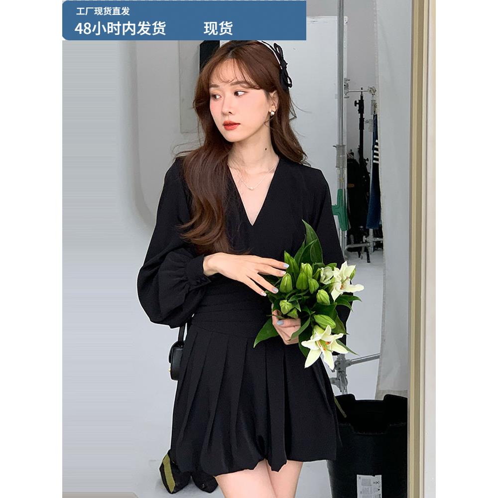 法式赫本风黑色长袖连衣裙女早秋设计感小众气质V领收腰a字短裙子