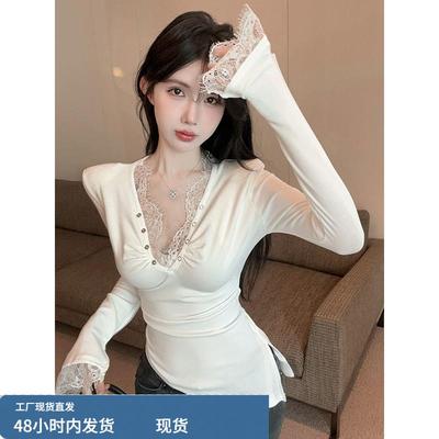 纯欲辣妹性感v领垫肩上衣女秋冬新款显身材不规则蕾丝打底衫内搭