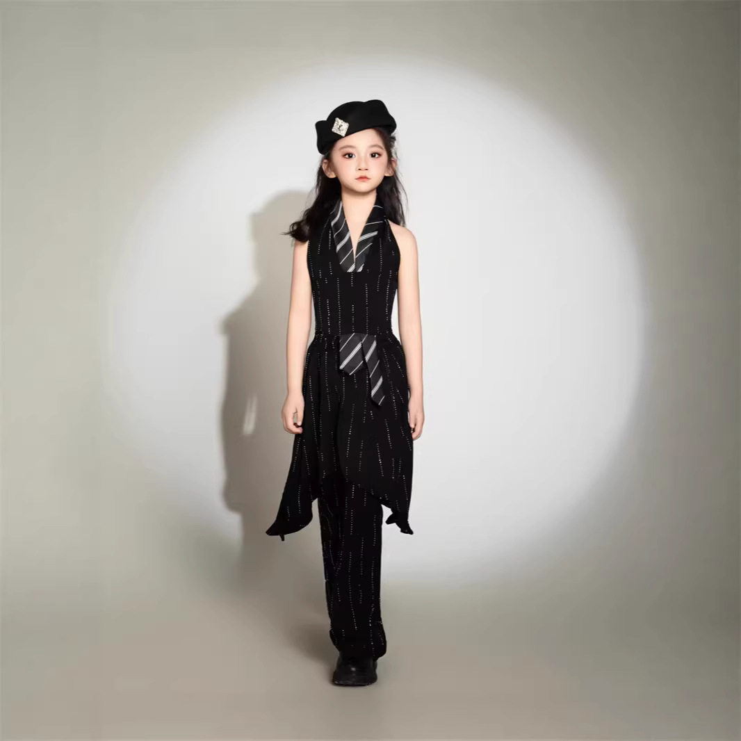 港风女王钻条纹西装风女童新款夏走秀挂脖裤子T台复古儿童演出服