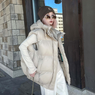 杏色羽绒马甲女带帽子欧洲站2025年新款白鸭绒冬季外穿中长款马夹