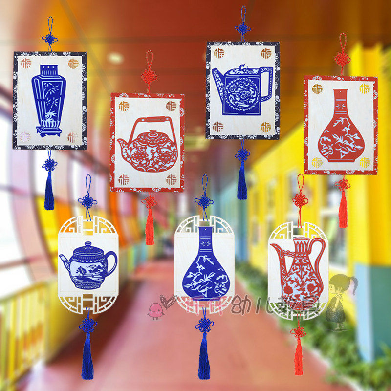 幼儿园新年环创中国风青花瓷吊饰教室走廊墙面布置木质复古风挂饰