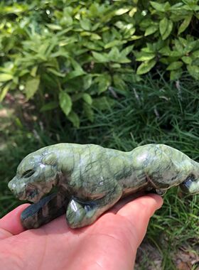 天然南方玉雕刻件豹子家居摆件石头桌面装饰