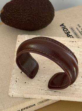 冷淡简约真皮质感开口手镯