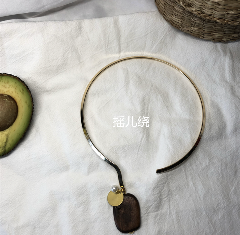 摇儿绕原创复古牛油果色Metal collar ins冷淡风项圈项链锁骨链女