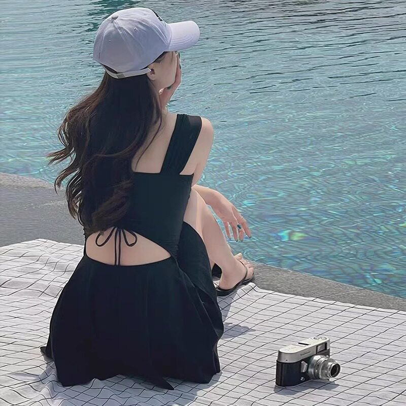 黑色裙式连体保守平角裤高级感显瘦遮肚泳衣女款2025新款小胸聚拢