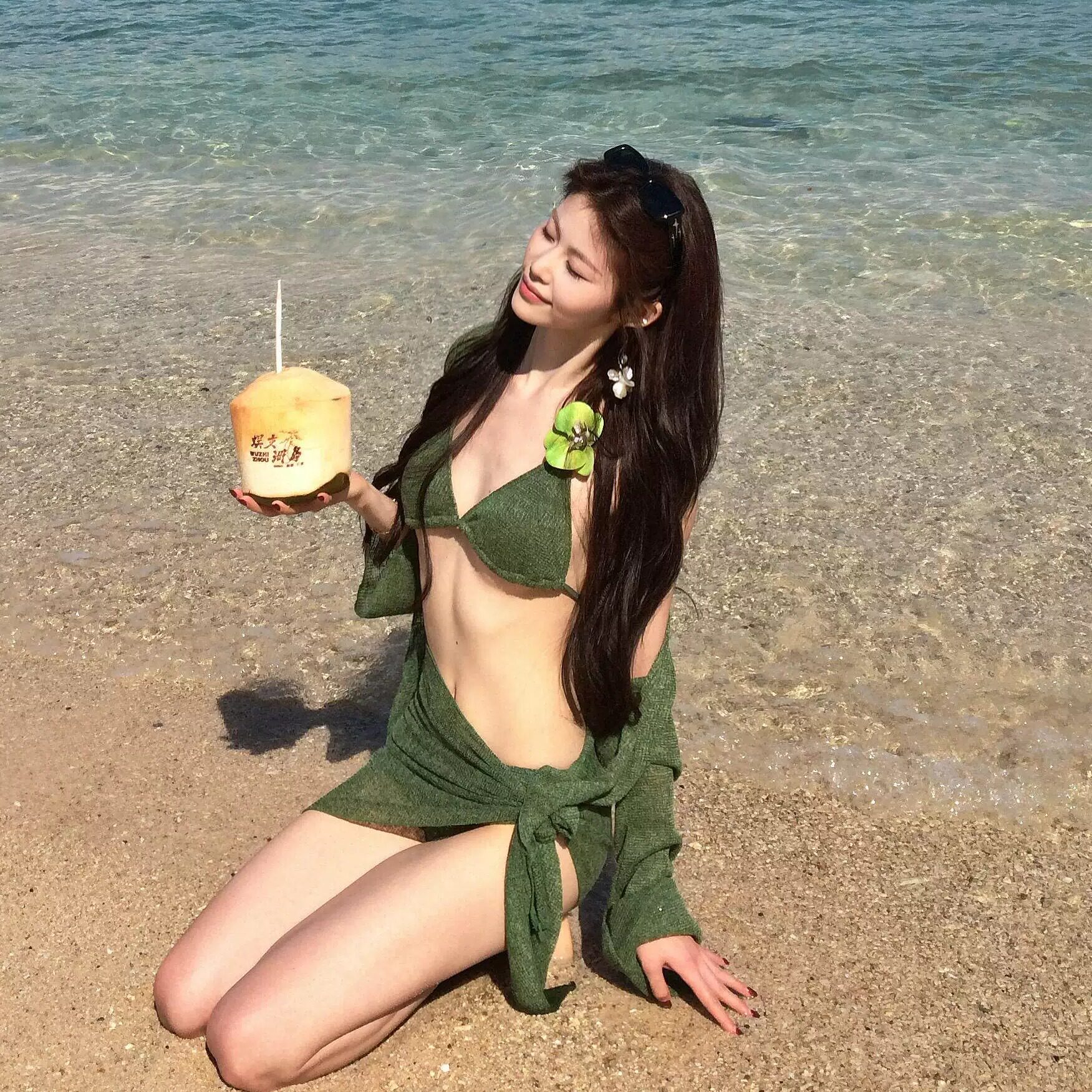 绿色新款泳衣女显瘦高级纯欲性感分体四件套度假带胸垫罩衫比基尼